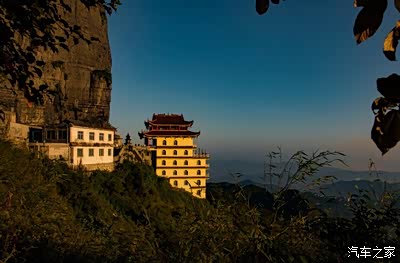 尧龙山山顶寺庙-瑞峰寺