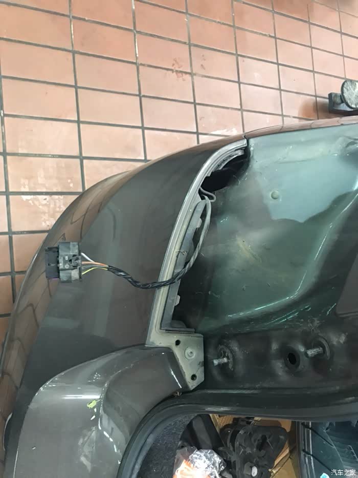 后刹车灯不亮了4s修要价600