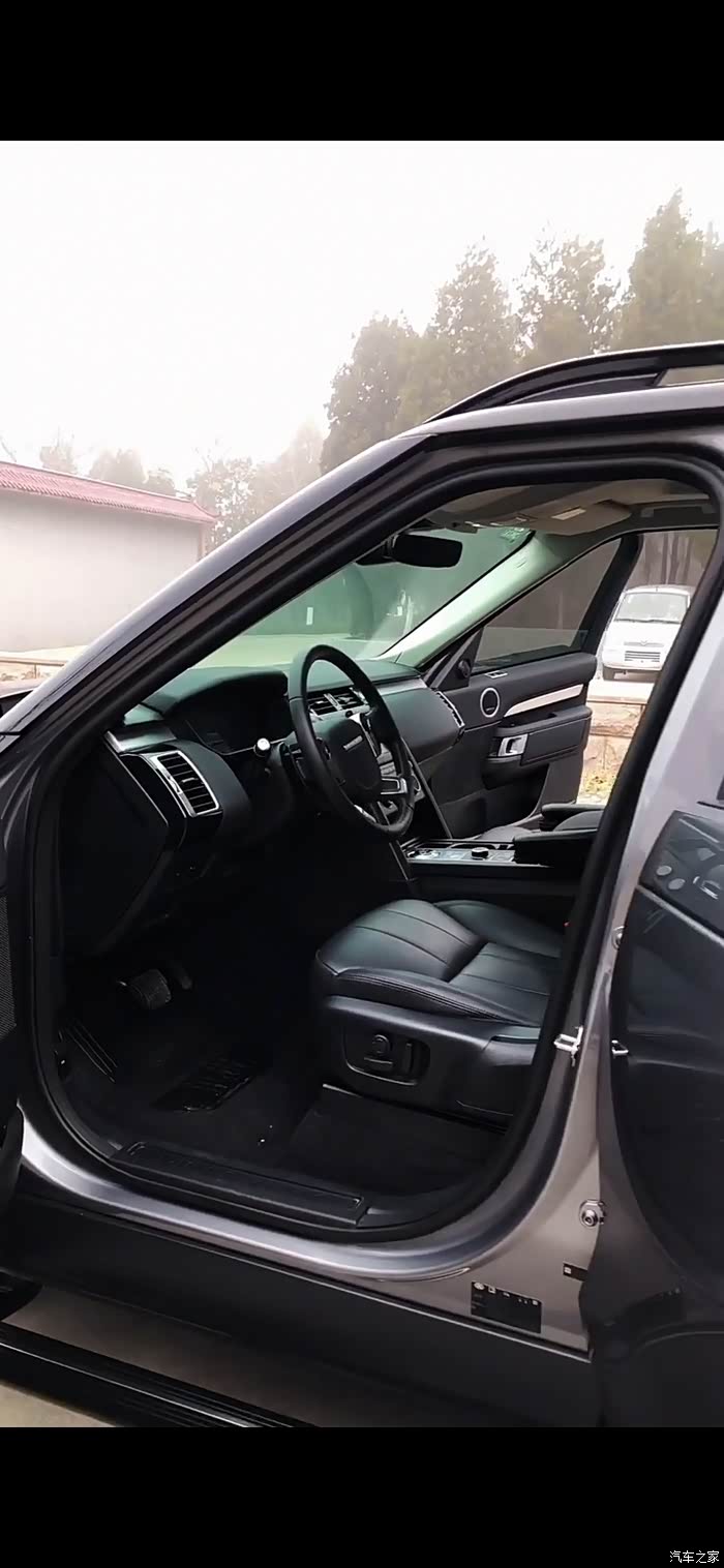 空间超大内饰豪华,路虎发现玩的嗨