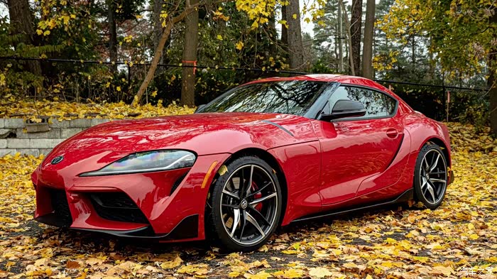 红色超跑丰田supra