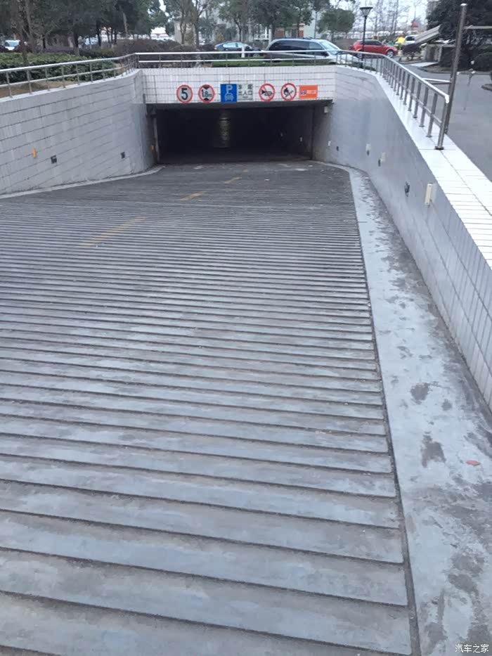 手动模式之下坡无用地下车库篇