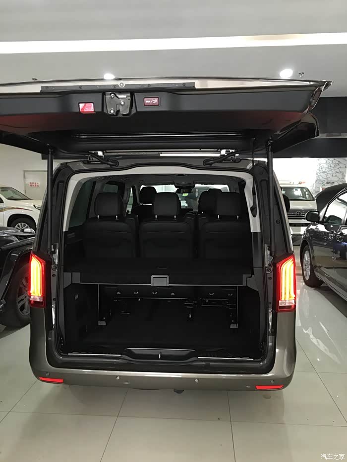 后备箱啥样,来个照片啊!中毒了,必须换!