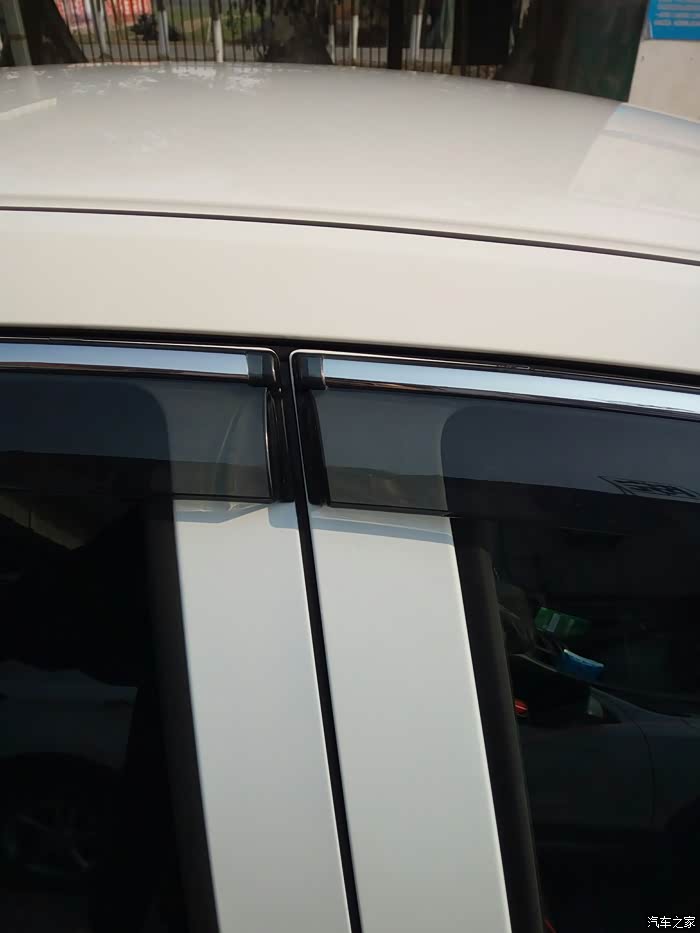 【图】有谁装过晴雨挡,那挂钩,很刮伤车漆,有什么好办法.