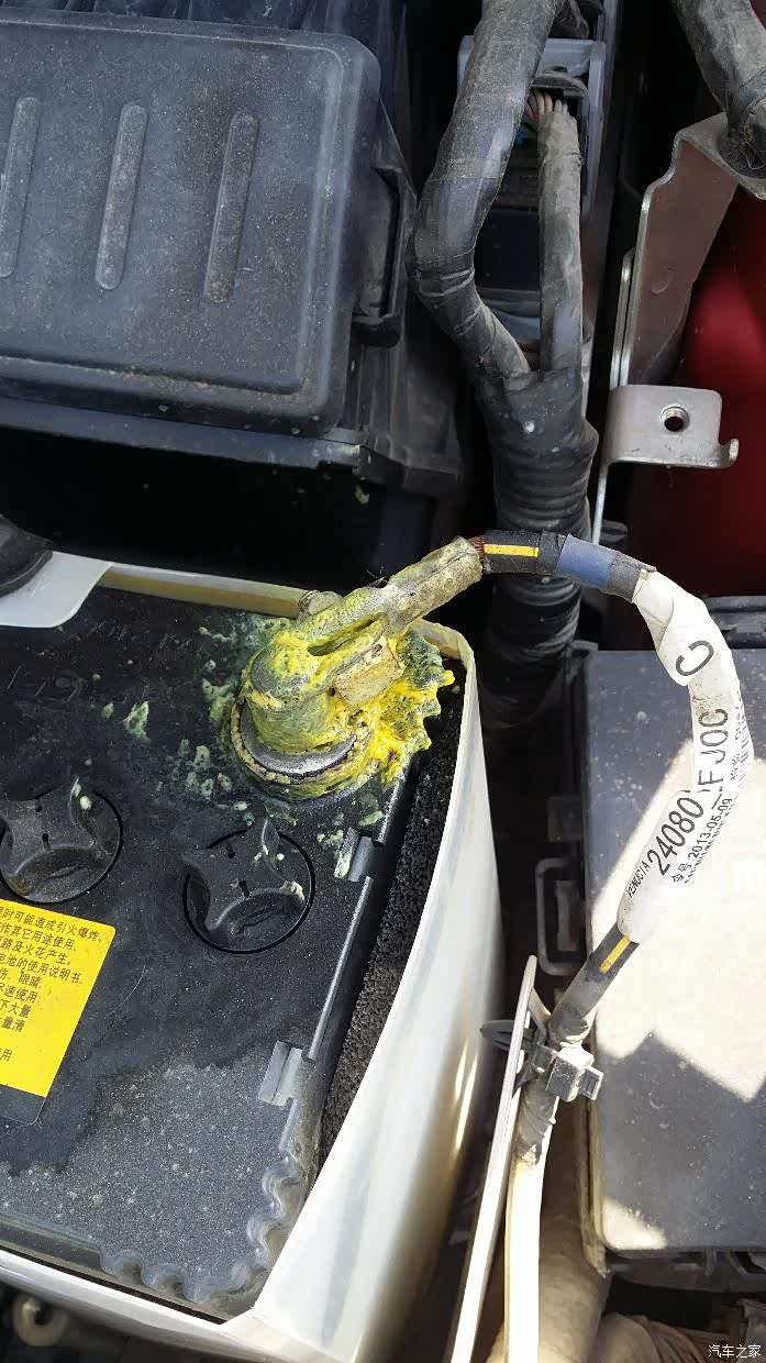 帮忙看看电瓶这里,有什么问题吗