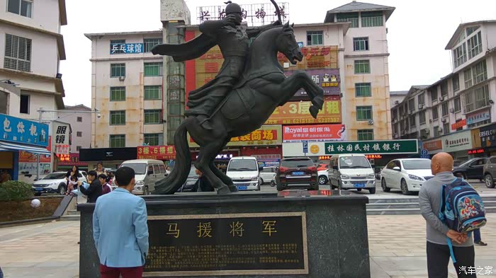 马援广场的标志,是不是很威武