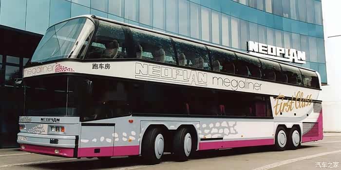 听说这款20多年前德国生产的双层大巴车可以开到160kmh