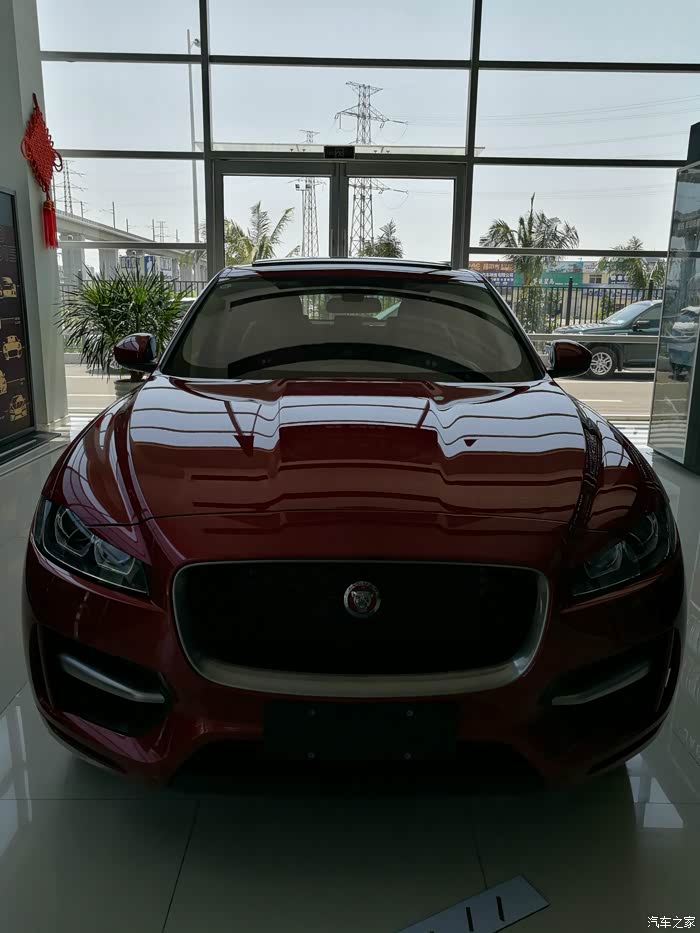 初见全新宝马x1偶遇捷豹suv