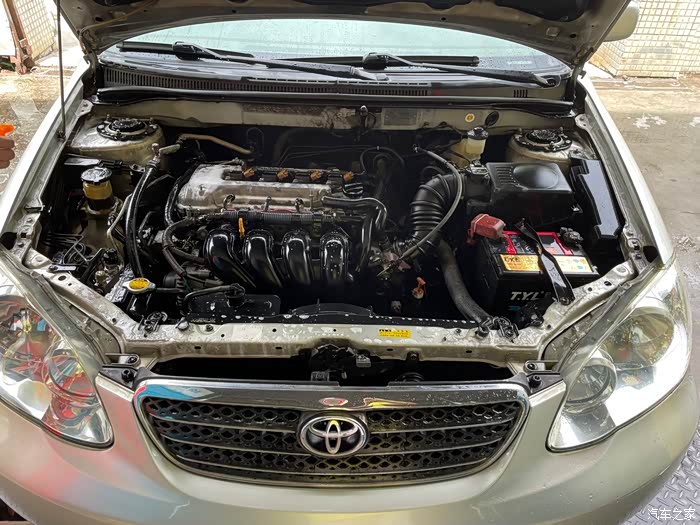 04红头花冠更换气门室盖,里面的那一抹金黄太养眼了