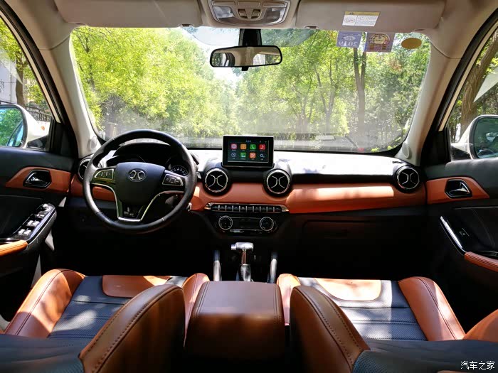 拍内饰先把座椅放平了就能拍出全景效果,看其他贴子学的,效果错哦.