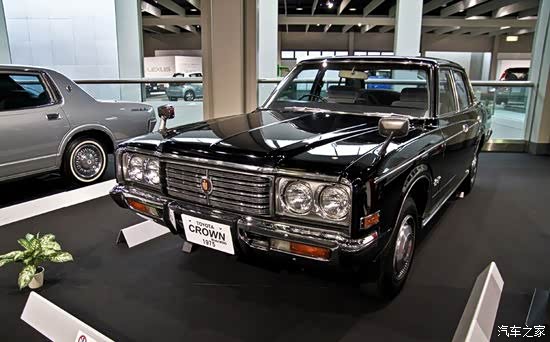 1974年第五代皇冠,更加稳重,霸气.