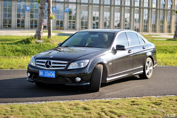 老车也来露脸车况依旧完美的w204奔驰c200运动版