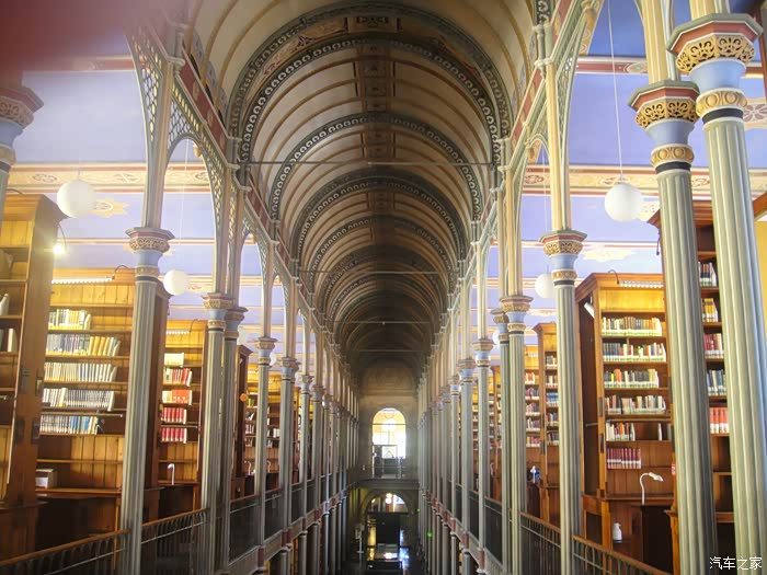 哥本哈根大学图书馆堪称壮观,如同知识一样深邃