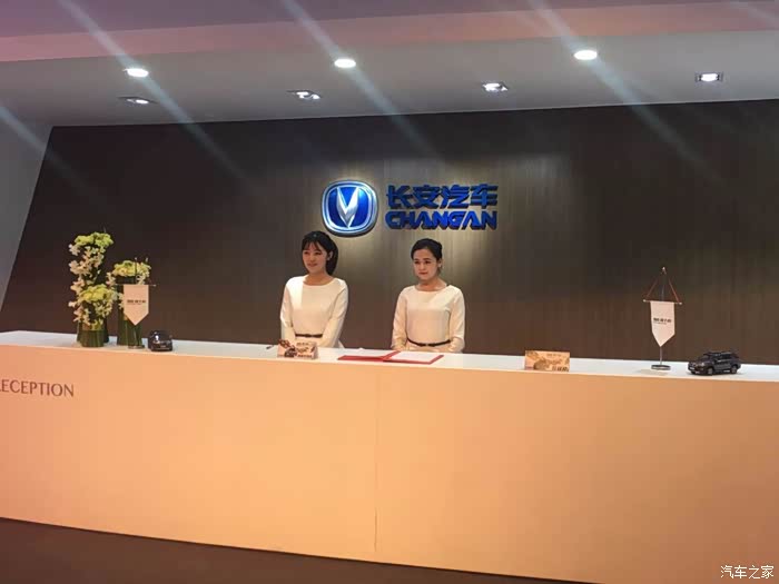 总公司前台接待,2个大美女.