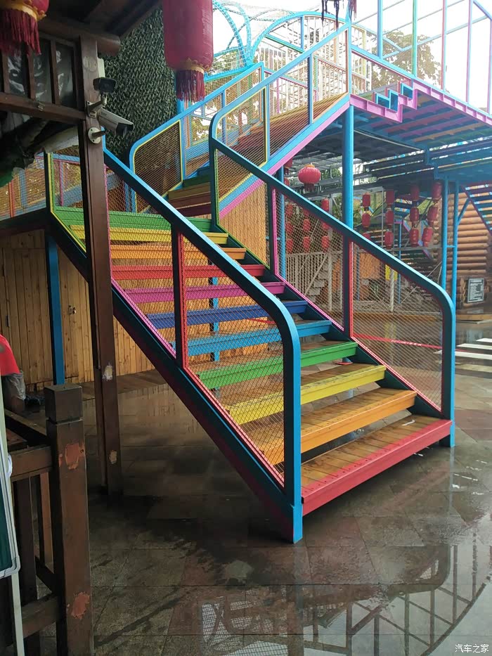 七彩楼梯,小朋友非常喜欢