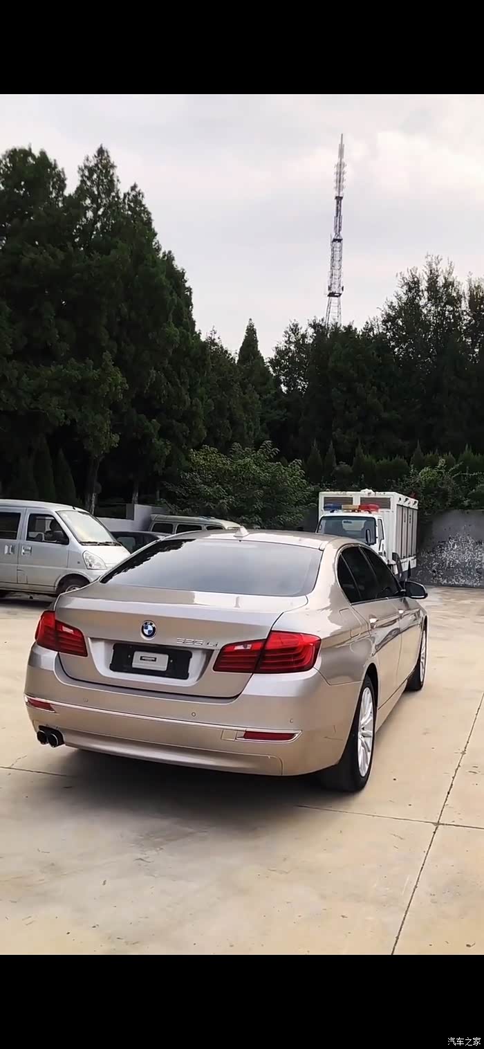 金色宝马320 质感满满我最帅