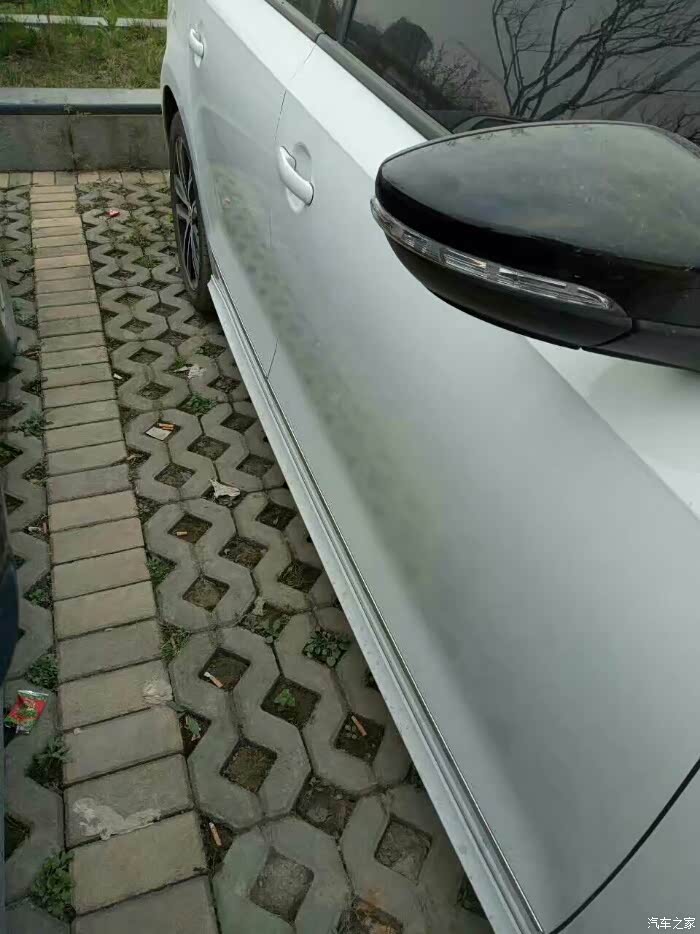 大众速腾被人用刀子全车划了一遍我都差点哭了,我这修复是全喷漆