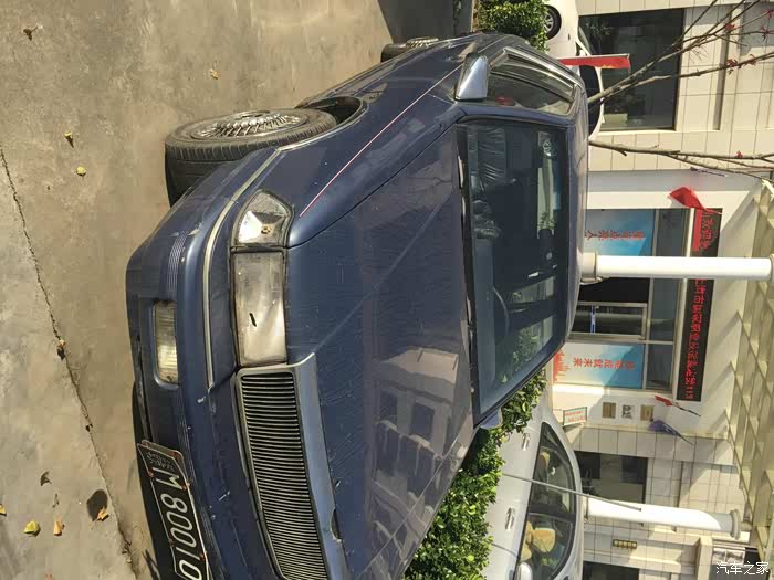 老克莱斯勒左前45度经典定妆照,它静静的呆在那!