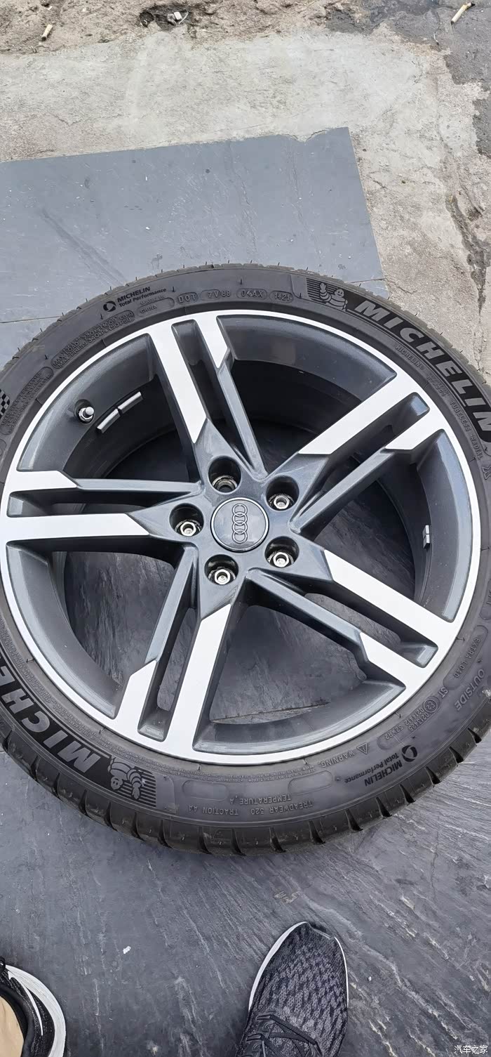 【图】出豪华轮毂,完美无一点划伤_奥迪a4l论坛_汽车之家论坛