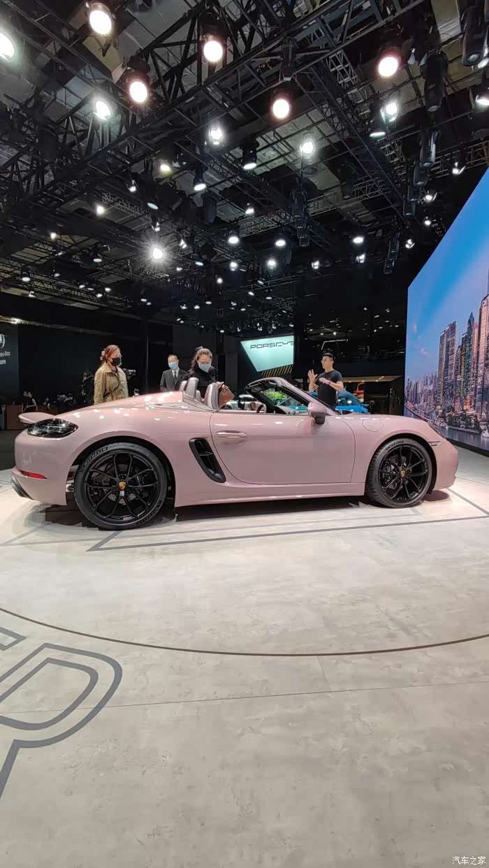 本次车展,保时捷带来粉色718,捕获很多少女的心