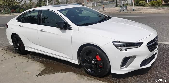 2020款别克君威gs尊贵版(象牙白)