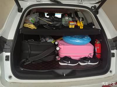 换洗衣服行李(老婆嫌酒店床单被子脏坚持自己带)装满7 后备箱这个后备