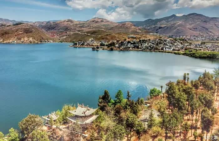 自驾酷炫爱车游玩鹿卧山遗址