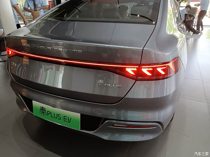 比亚迪秦plusev尾灯确实漂亮
