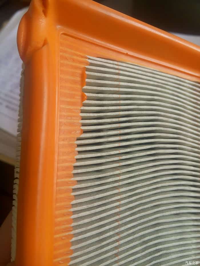 没有.这是加工时就产生的塑料件飞边,毛刺