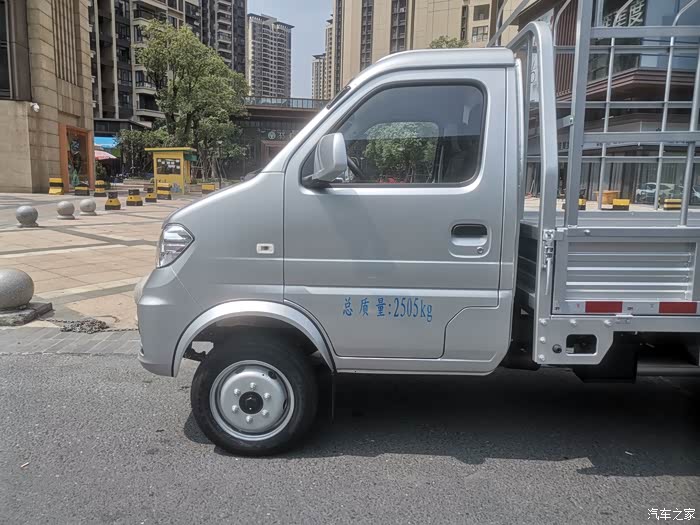 一位为家庭而努力拼搏的80后与他的东风小康d51