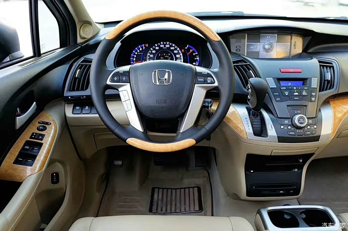 中控设计很有特点的本田奥德赛