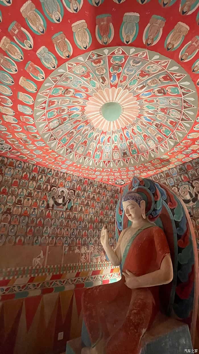 新疆吐鲁番博物馆里有吐峪沟石窟第44窟的1:1复原场