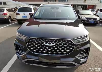 瑞虎8 plus,水晶灰配色沉稳