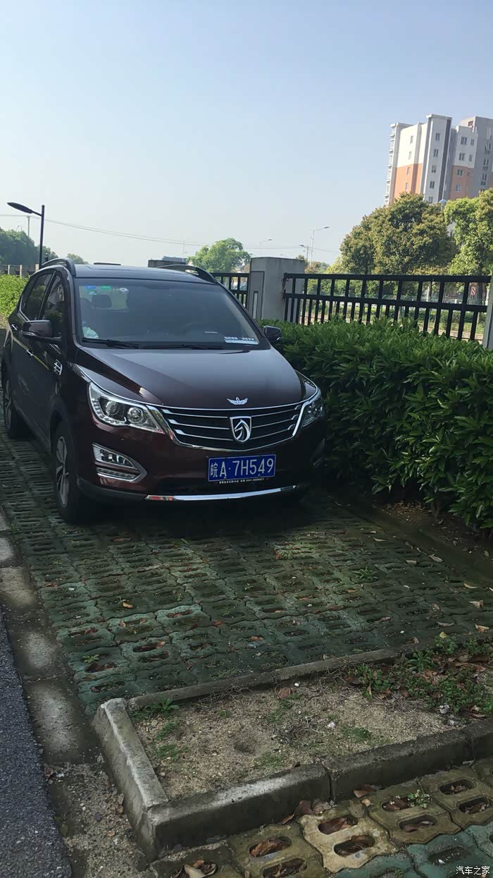 镇楼,前脸看真心帅,我就不遮车牌了,兄弟们看见打三声嘀