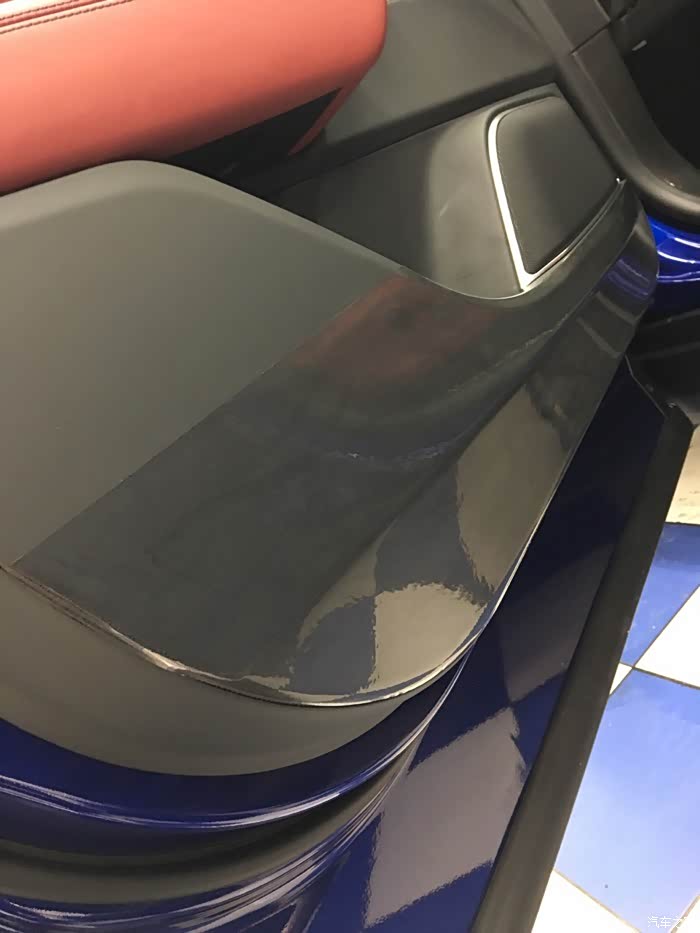 贴犀牛皮保护膜