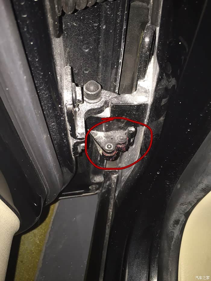 迈腾的铰链限位器