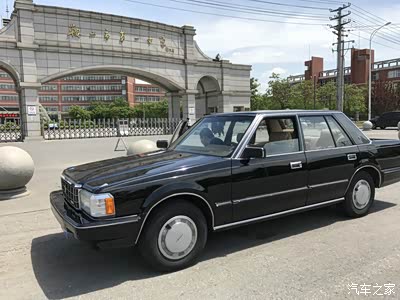 三十年前的标准公务车,1984 toyota crown ms122 supersaloon_皇冠