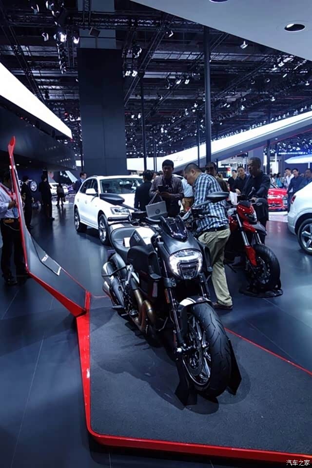 2021上海车展摩托车展示杜卡迪