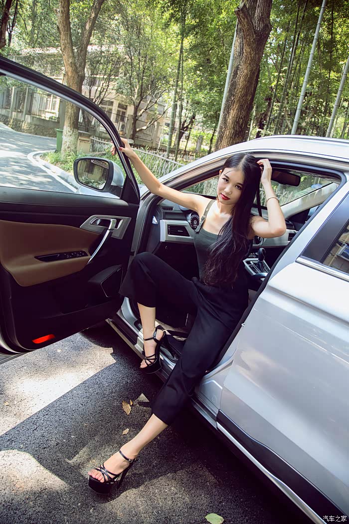 媳妇儿当车模 旗袍,短裙,黑裤齐上阵(然而并不是我媳妇儿)