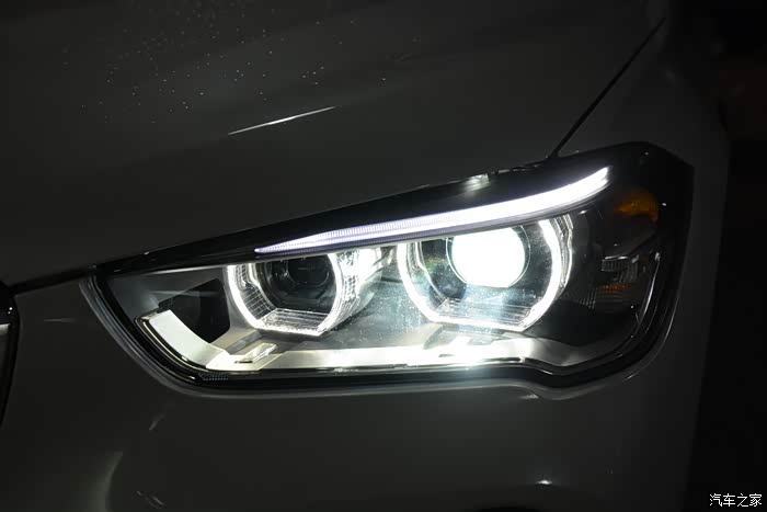 新款宝马低配x1升级原装高配天使眼大灯 照明效果超越高配