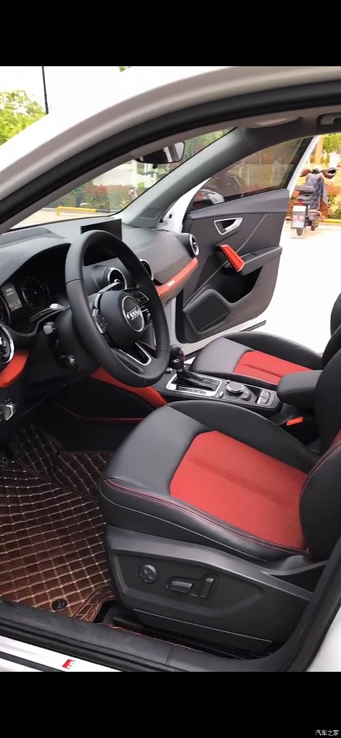 红黑双拼 奥迪q2内饰真好看
