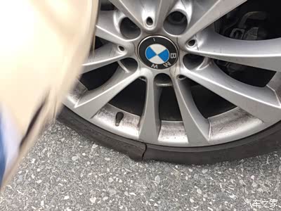 突然爆胎等道路救援中,太可怕_宝马3系gt论坛_手机汽车之家