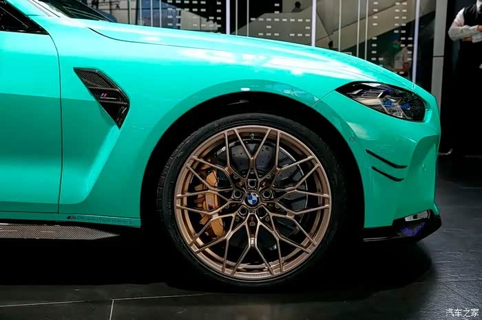 薄荷绿宝马m4全套performancepart
