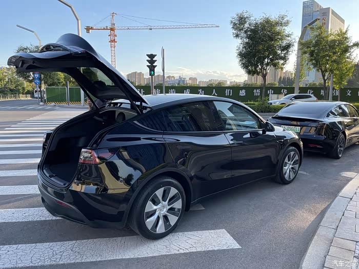 运动型大空间纯电suv实拍特斯拉modely国产版