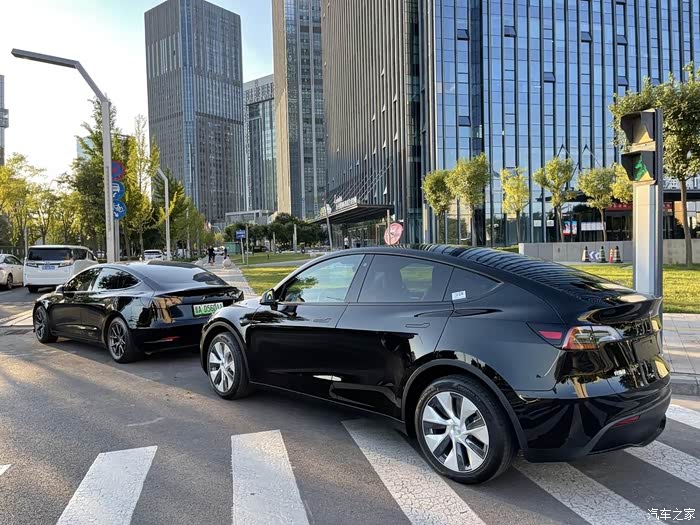 运动型大空间纯电suv实拍特斯拉modely国产版