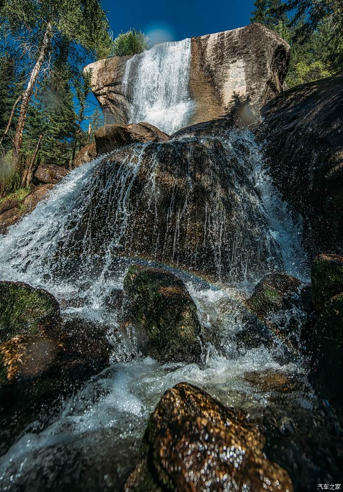 这个是瀑布沟,因为有瀑布