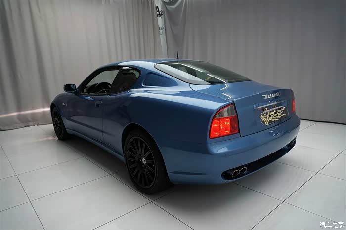 今天小智带您鉴赏经典老车玛莎拉蒂coupe进口04款双门轿跑版