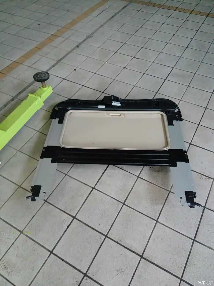 宝骏730更换天窗作业