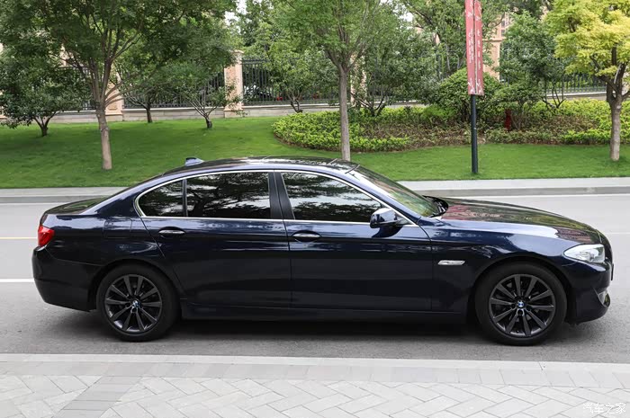 30直六的魅力只有拥有才知道2013款宝马530li豪华帝王蓝