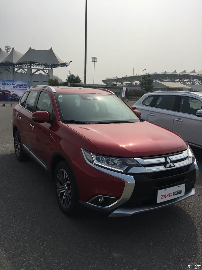 开着荣耀版参加嘉乐版北京发布会汽车之家首发