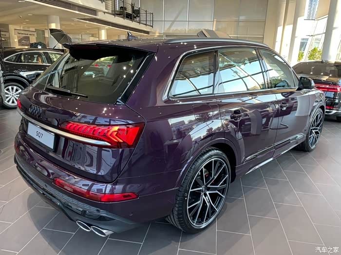 紫色的奥迪q7